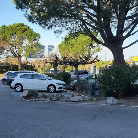 Ibis 3*